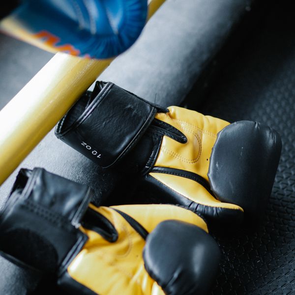Guantes De Boxeo Ñandú Manos De Piedra 14oz Con Vendas Incluidas